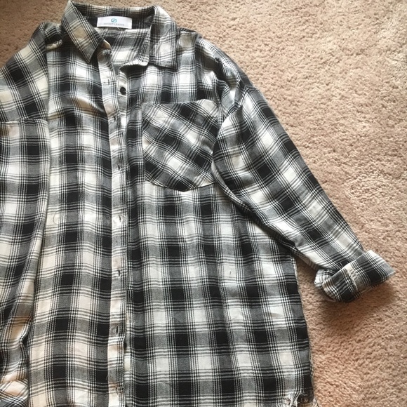 Only ONE left🤗Checkered Plaid Button Up Tunic NWT - Picture 2 of 2